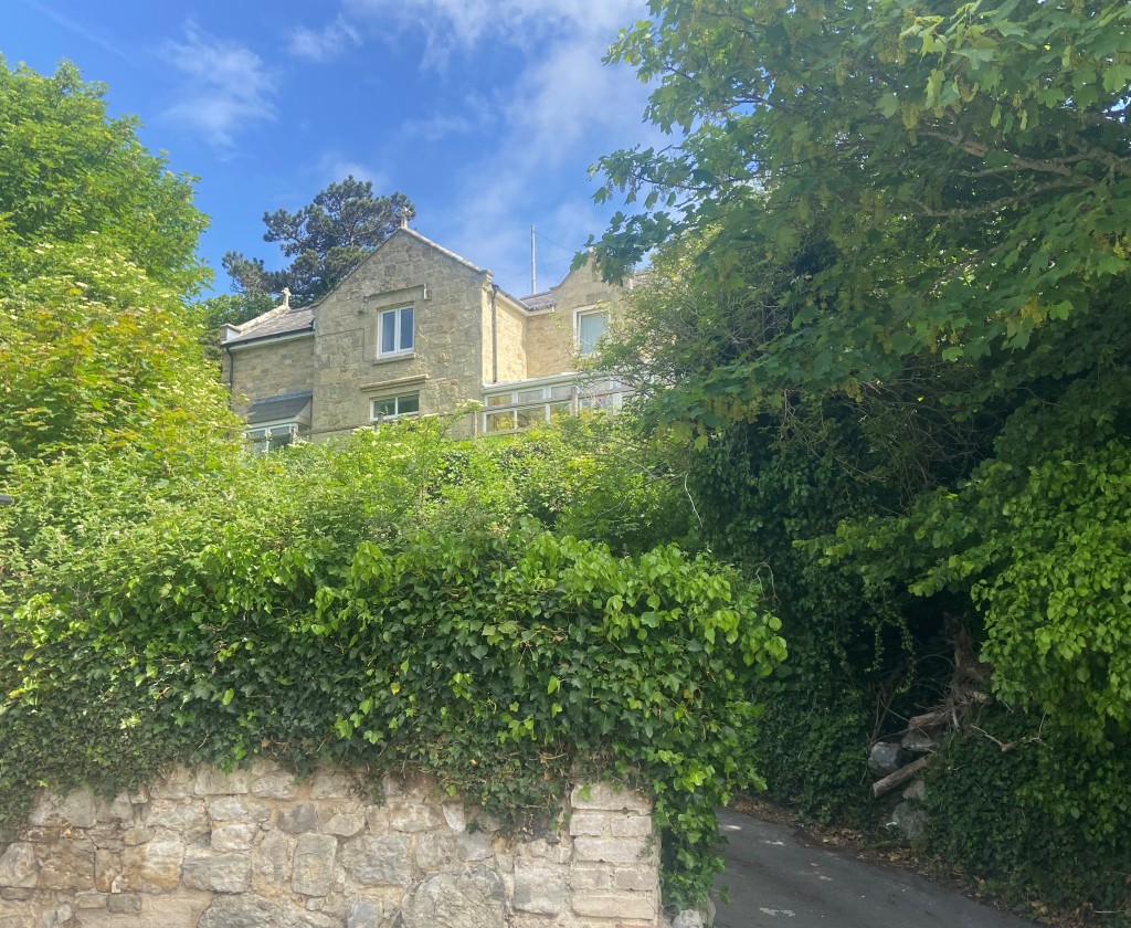 Lot: 37 - LEASEHOLD FLAT FOR INVESTMENT - View of property from outside